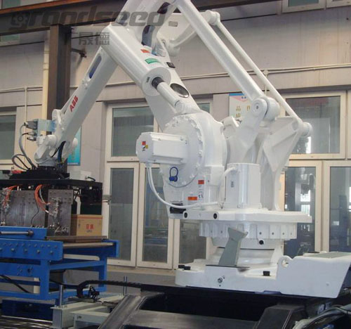 Palletizing robots in the electronic and electrical industry
