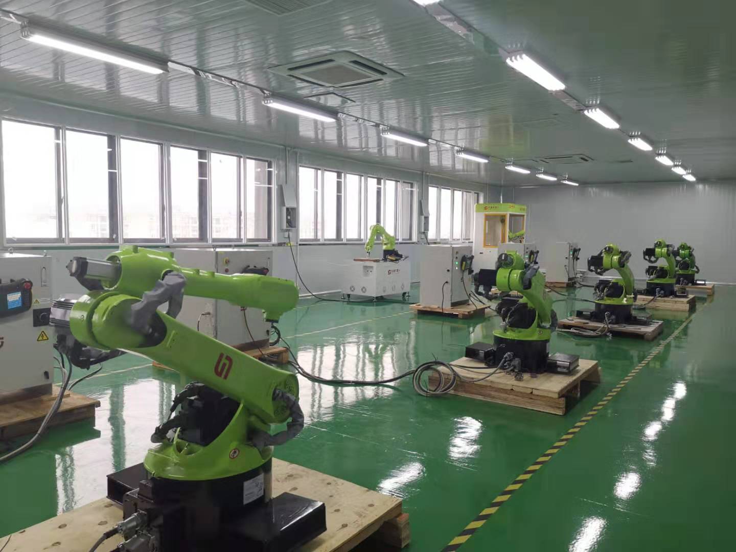 Live video of fertilizer assembly line palletizing robot work